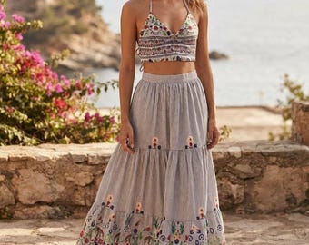 Boho marineblauwe gestreepte tweedelige set, geborduurde maxi-rok en haltertop (100% rayon)