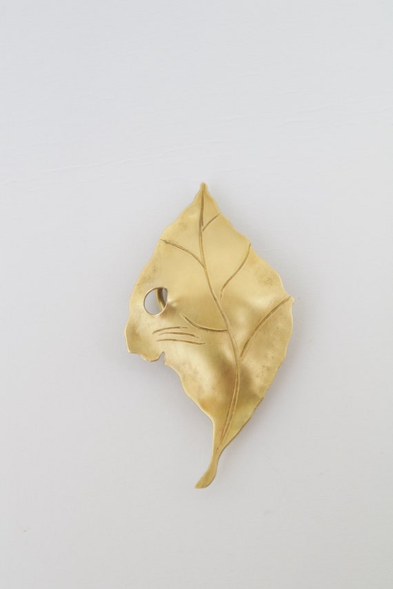 Cat Leaf Fashion Brooch For Jumpers and Scarfs