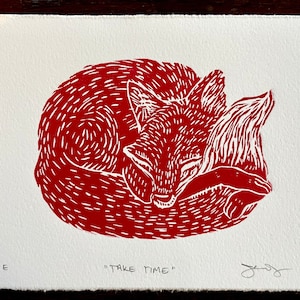 Tómate tu tiempo - Impresión original en linóleo de un zorro dormido, tallada a mano e impresa en bloque, 13 x 18 cm, de archivo, firmada. Sin marco.