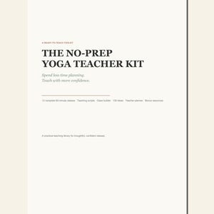 Può includere: Un documento bianco intitolato The No-Prep Yoga Teacher Kit. Il testo include: A Ready-To-Teach Toolkit, Spend less time planning. Teach with more confidence. 12 complete 60-minute classes, Teaching scripts, Class builder, 100 ideas, Teacher planner, Bonus resources, A practical teaching library for thoughtful, confident classes, e THEYOGATEACHEREDIT.