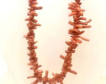 Vintage BRANCH CORAL Graduated NECKLACE - Natural Gems - Classic Design - Designer Coral - Vintage Screw in Clasp - Elegant Jewelry
