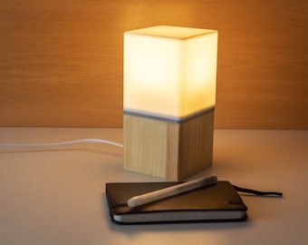 Lámpara con base de madera impresa en 3D