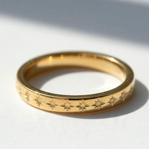 14K gouden trouwring met hemels sterrenmotief, handgegraveerde minimalistische trouwring
