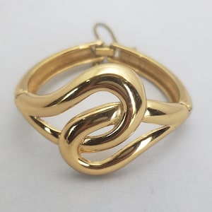 1970s MONET Link GOLD Double Loop Cuff Bracelet with safety chain.  Rare  Signed. Mid Century Modern