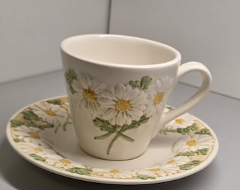 Vintage Metlox Poppytrail Sculptured Daisy TeaCups & Saucers - Set of 5,  Very Good Condition