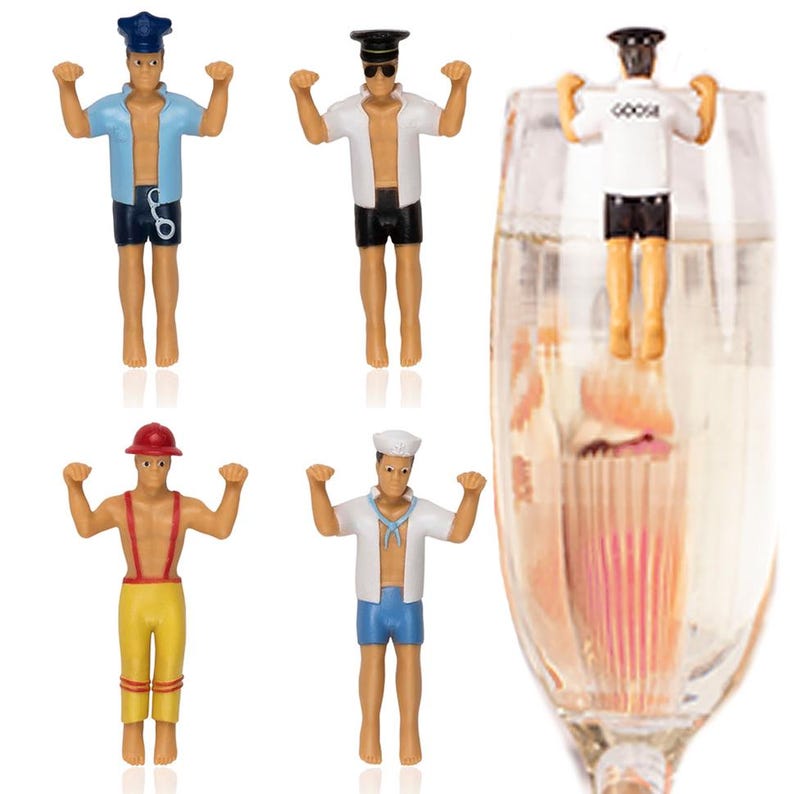 Puede incluir: Colecci&oacute;n de marcadores de bebidas novedosos con forma de figuras en miniatura con varios atuendos, como un socorrista, un marinero y un oficial de polic&iacute;a. Las figuras son en tonos azules, blancos, rojos y amarillos. Una figura est&aacute; colocada en el borde de un vaso.