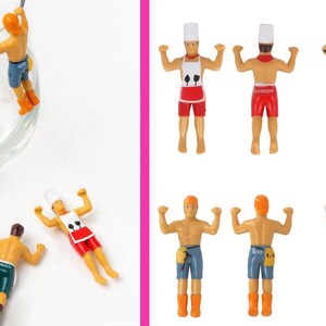 Puede incluir: Colecci&oacute;n de figuras en miniatura, incluyendo un escalador en un vaso y varios otros con diferentes atuendos. Las figuras son de color canela con pantalones cortos, delantales y sombreros coloridos. Algunos est&aacute;n vestidos como chefs, camareros y obreros.