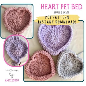 Pode incluir: Padrão PDF para uma cama para animais de estimação em forma de coração em rosa, roxo e cinza. O padrão está disponível em tamanhos pequeno e grande. O padrão é para download instantâneo.