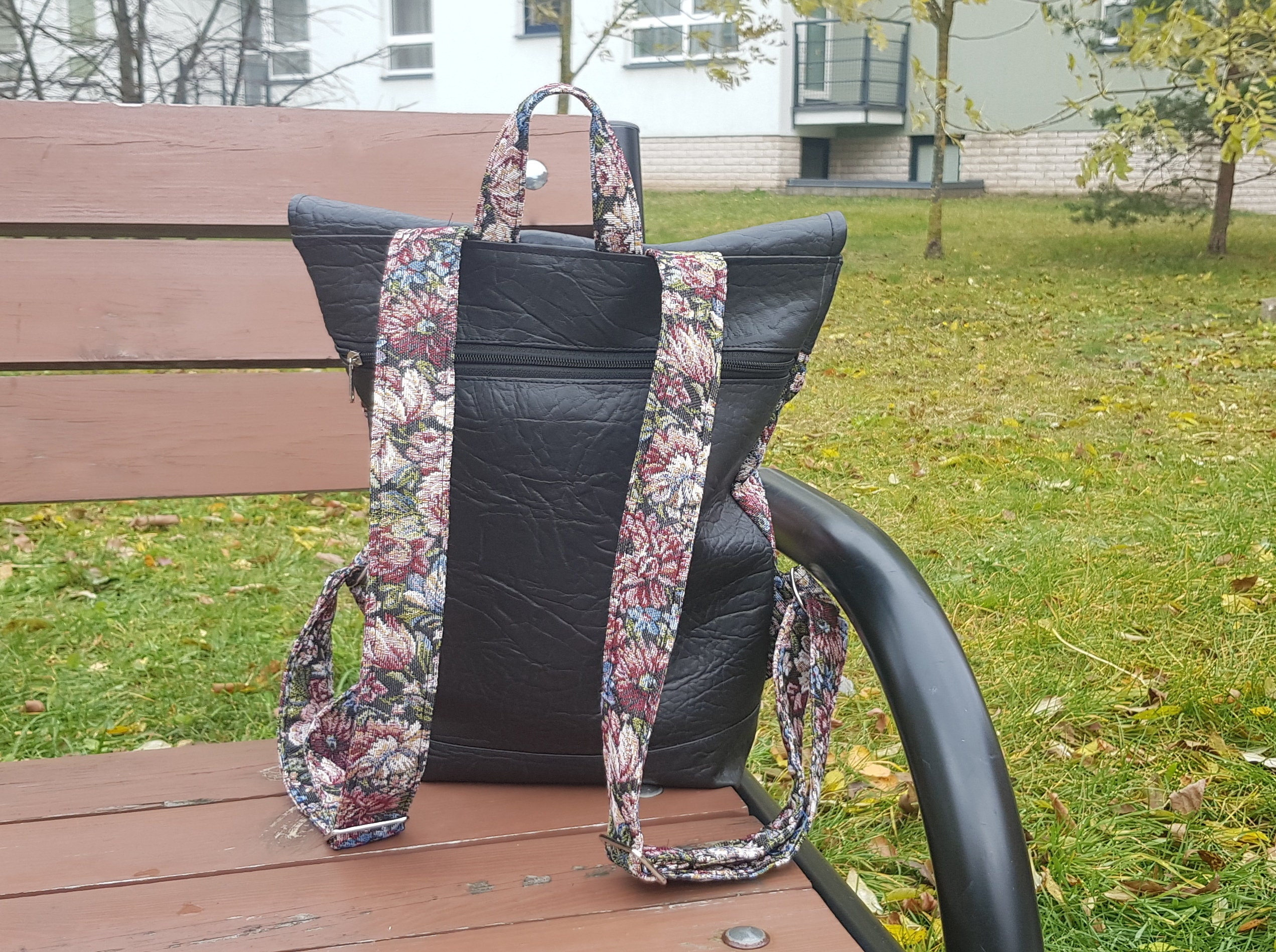 Floral Tapestry Backpack: Rucksack Everyday Casual Faux  display picture 1