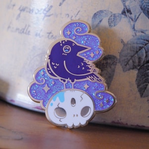 Broche de esmalte, broche de caveira com corvo, esmalte rígido, colecionadores de Halloween, broche, distintivo de alfinete, broche de lapela, coleção de broches, broche assustador