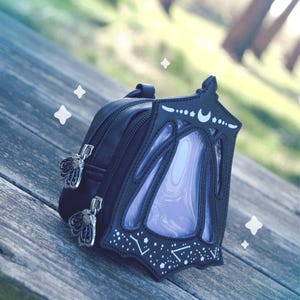 Monedero Ita Mini Lantern, Linterna Negra, Expositor de Pins, Billetera Gótica, Monedero Ita Lindo, Regalo