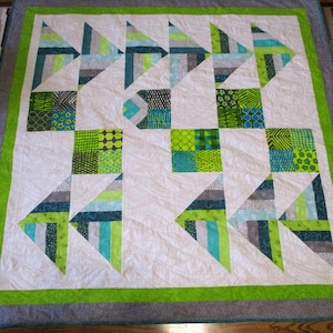 Nova colcha de retalhos feita à mão nos EUA - 67&quot; x 67&quot; - Design moderno turquesa cinza kiwi
