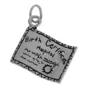 Dije de certificado de nacimiento de bebé en plata de ley de 15 x 12 mm (SKU 1865 - CHSS-BA-CERt)