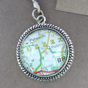 Porte-clés carte personnalisé parfait pour un cadeau interurbain et pour les voyageurs
