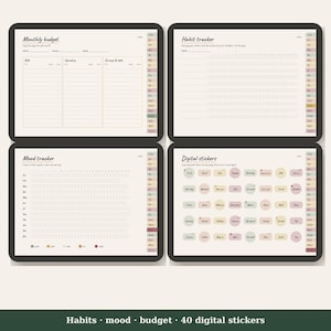 Op de afbeelding: Een digitale planner-interface weergegeven op vier schermen met een maandelijkse budgetpagina, een gewoonte-tracker, een stemmings-tracker en een pagina met digitale stickers. Elke sectie bevat gelabelde tabbladen, georganiseerde kolommen en tekstvelden voor het bijhouden van financi&euml;n, dagelijkse gewoonten, stemmingen en diverse taakstickers.