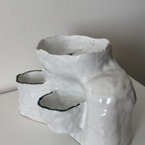 Maceta de cerámica hecha a mano para suculentas, maceta triple abstracta, cerámica escultórica blanca, maceta orgánica.