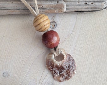 Shell Necklace, Shell Pendant, Beach Style Necklace, Beachy Jewelry, Natural Sea Shell with Wooden Beads, Layering Necklace, Shell Jewelry