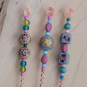 Tuteur de plante printanière, tuteur de jardin aux couleurs vives, choix de couleurs, tuteur de plante coloré, jolie photo de plante, décoration végétale, cadeau fait main, Pâques