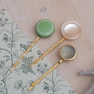 Green Button Hair Pins, Decorative Bobby Pins, Embellished Hair Pins, Vintage Inspired Bobby Pin, Green Button Hair Clip, Wedding Hair Pins