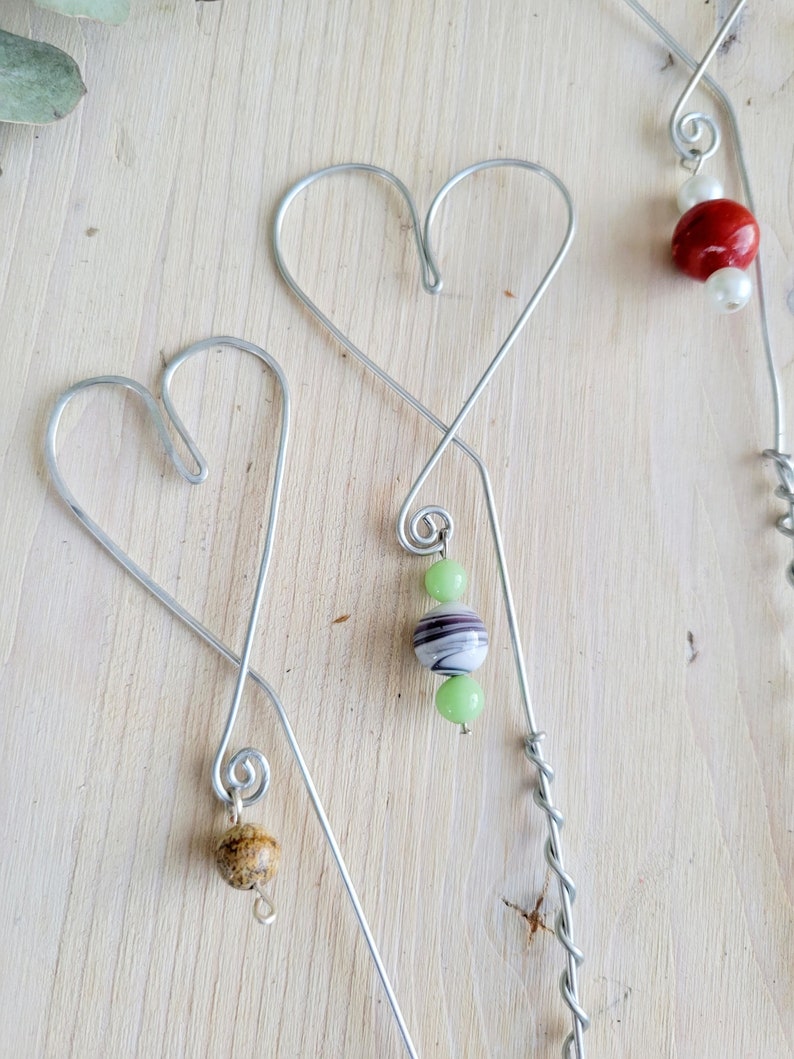 Handmade Heart Shaped Plant Stake, Plant Décor, wire heart with a spiral design, Plant Decor, Wire Heart Plant Stake, Plate Lover Gift, Choice of Color & Size, Plant mom gift, plant lover gift, twisted wire plant stake heart.  Bead heart plant stake