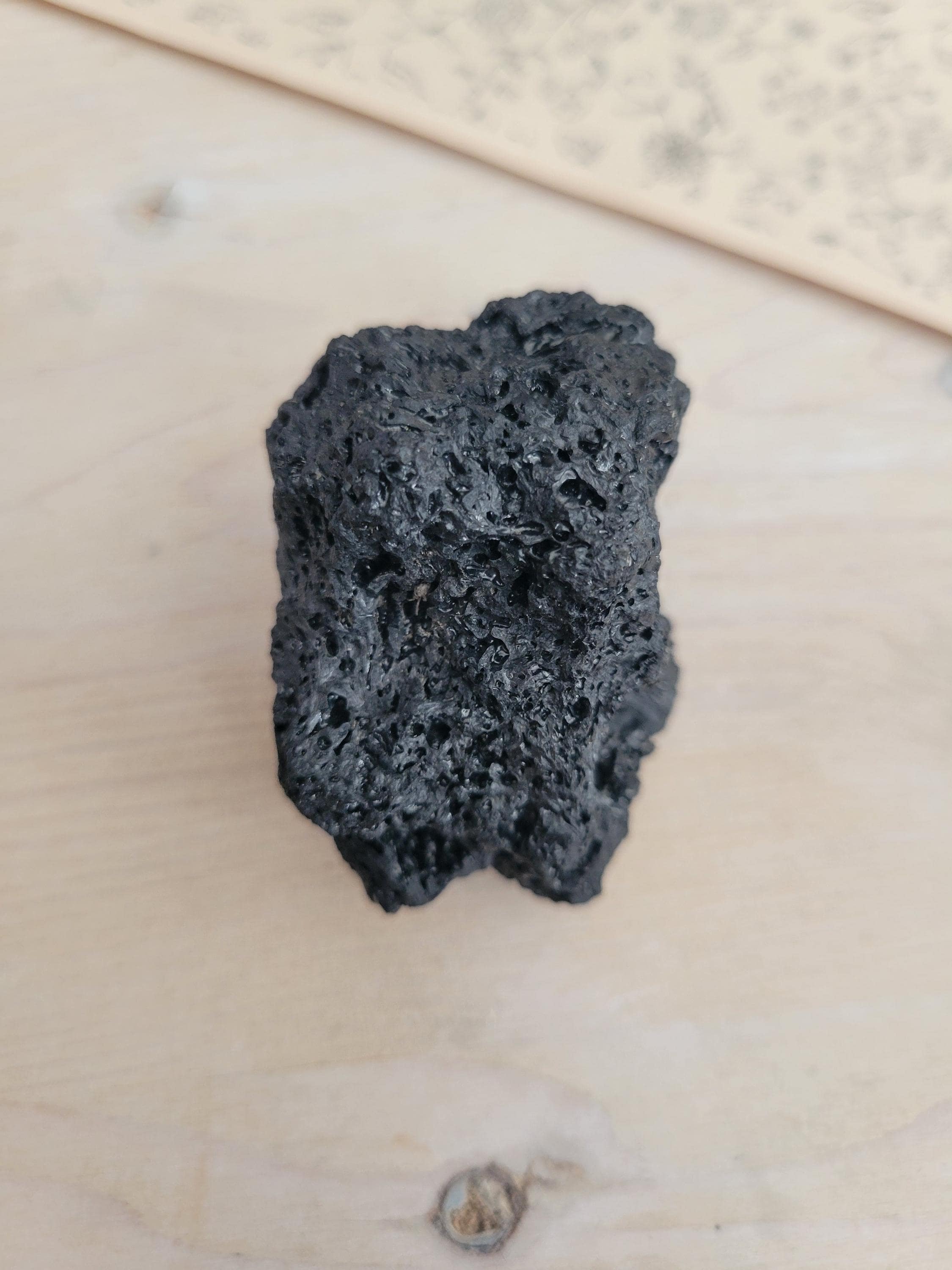 天然黒溶岩石、多孔質石、火山溶岩石、火山岩、園芸用軽石、水槽や