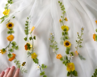 Sunflowers wedding veil, customizable colours floral veil, Wildflower veil, colourful veil, romantic floral bridal veil