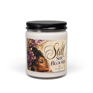 Vela de soja perfumada She Blooms | Salmo 46:10 Inspirador