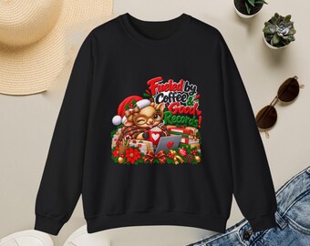 Weihnachtspullover mit dem Aufdruck „Fueled by Coffee & Good Records“, Geschenkidee für Musikmanager, Gürteltier-Sweatshirt