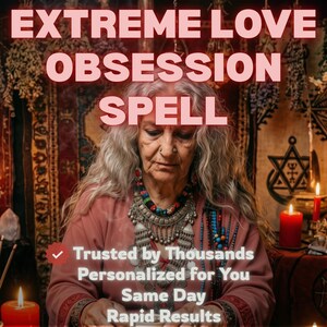 Może przedstawiać: Starsza osoba z długimi siwymi włosami ma na sobie różową odzież i warstwowe naszyjniki z koralików. Tekst: EXTREME LOVE OBSESSION SPELL, Trusted by Thousands, Personalized for You, Same Day, Rapid Results. Widoczne są czerwone świece i gobeliny.