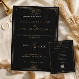 K&ouml;nnte beinhalten: Ein schwarzes Hochzeitseinladungs- und Antwortkartenset mit goldener Schrift und Sonnenstrahlen-Motiven. Die Einladung nennt Olivia Grace Bennett und James Alexander Carter, Samstag, 12. Juni 2027, im The Willow Barn, 1250 Orchard Lane, Hudson, New York.