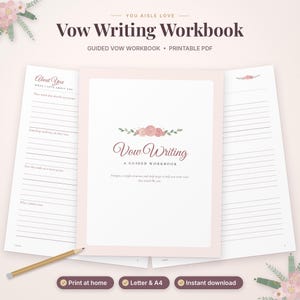 K&ouml;nnte beinhalten: Ein Vow Writing Workbook mit rosa Rand und Blumenmotiven. Das Cover tr&auml;gt den Text Vow Writing A GUIDED WORKBOOK. Zwei Innenseiten zeigen linierte Abschnitte mit Aufforderungen wie About You und What I Love About You.
