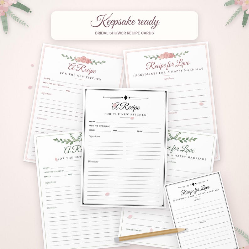 Pode incluir: Uma cole&ccedil;&atilde;o de cart&otilde;es de receita retangulares brancos com texto preto e detalhes florais. Os cart&otilde;es apresentam t&iacute;tulos como A Recipe for the New Kitchen e Recipe for Love, com linhas para ingredientes e instru&ccedil;&otilde;es. Um l&aacute;pis de madeira est&aacute; sobre eles.