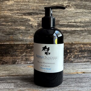 Jabón líquido natural de frambuesas negras y crema // Jabón líquido artesanal