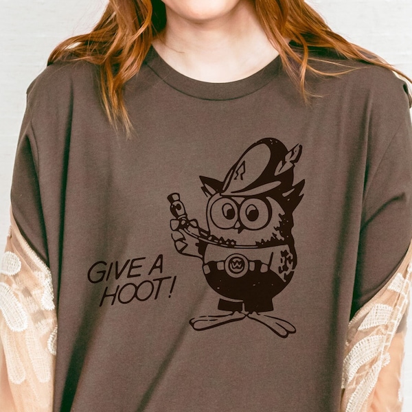 Give a Hoot, Don't pollute Owl Vintage Retro | DesIndie | UNISEX Relaxed Jersey T-Shirt for Women