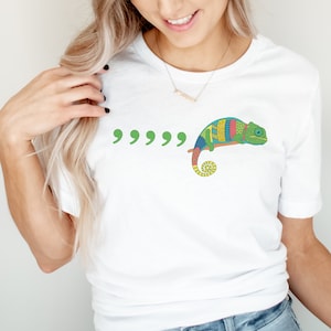 Comma Comma Comma Comma Chameleon | Funny Grammar English Teacher Reading | UNISEX Relaxed Jersey T-Shirt for Women
