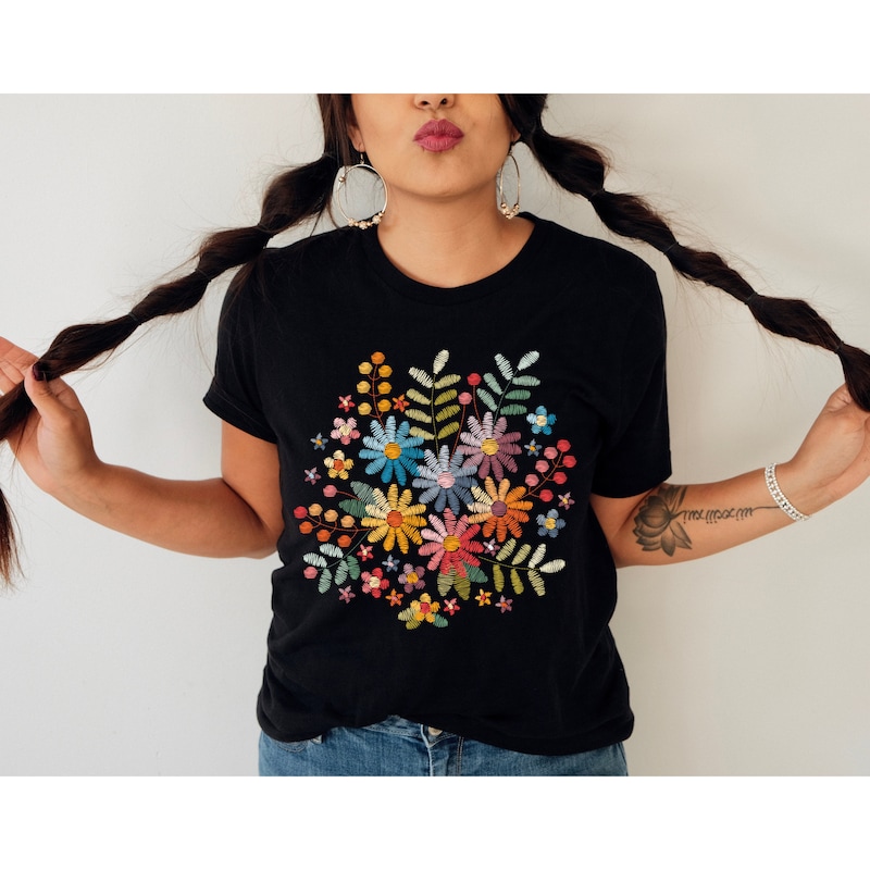 VINTAGE FALL FLORAL GRAPHIC TEE main image 1