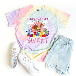 Retro TEACHER Grades Vintage Candy Land Game Board Tie Dye Ultra Cozy T-Shirt Teaching, School, Groups 1st, 2nd, 3rd, 4th, 5th, Kindergarten