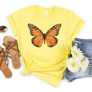 Large Vintage Monarch Butterfly Moth Ultra Soft Graphic Tee Unisex Soft Tee T-shirt for Women or Men