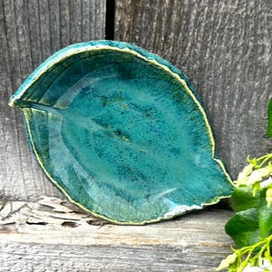 leaf dish, pressed leaf ceramic bowl, guest soap leaf dish, decorative leaf dish, nature lovers gift, handcrafted ceramic leaf