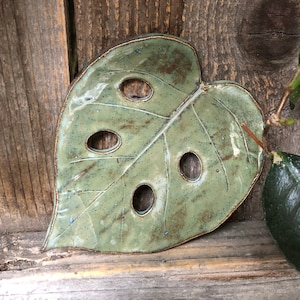 Green Ceramic Leaf Dish: Handmade Stoneware Soap Dish or Tealight Holder