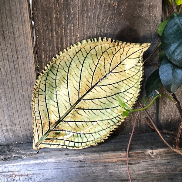 Hortensie Blatt Schmuckschale, Keramik Hortensie Blatt Gast Seifenschale, Jubiläum Keramik Geschenk, Teelichthalter Hortensie Blatt Schale