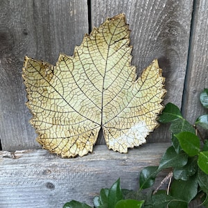 Handcrafted Ceramic Grape Leaf Dish: Decorative Pottery Bowl