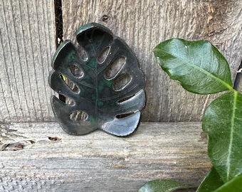 Handcrafted Ceramic Monstera Leaf Dish: Tropical Decor, Soap Dish