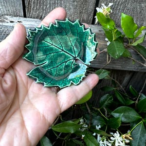 Handcrafted Ceramic Grape Leaf Dish: Green Stoneware Pottery