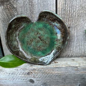 leaf dish, handcrafted ceramic leaf bowl, jewelry dish, guest soap leaf dish, home pottery gift, green pressed leaf dish pottery, small dish