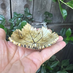 Handcrafted Ceramic Grape Leaf Dish: Stoneware Pottery Bowl
