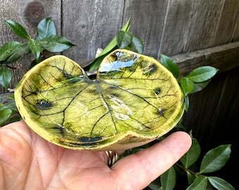 cuenco con forma de hoja, cuenco de cerámica artesanal con forma de hoja prensada, jabonera para invitados, regalo de cerámica para el hogar, cerámica con forma de hoja verde oscuro, plato para joyas, regalo para amantes de las hojas