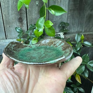 leaf dish, handcrafted ceramic leaf bowl, jewelry dish, guest soap leaf dish, home pottery gift, green pressed leaf dish pottery, small dish