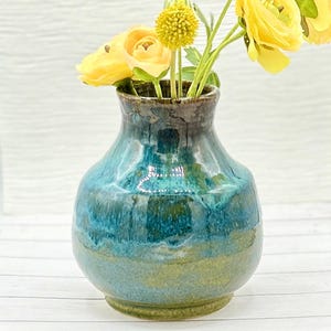flower vase, handcrafted wheel-thrown pottery bud vase, classical-style ceramic vase, gift for flower lovers, turquoise table pottery vase