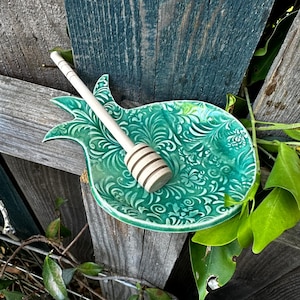 plat de grenade, bol en céramique en forme de grenade, poterie de style méditerranéen, bol de grenade floral vert, décor d'abondance, cadeau Judaica